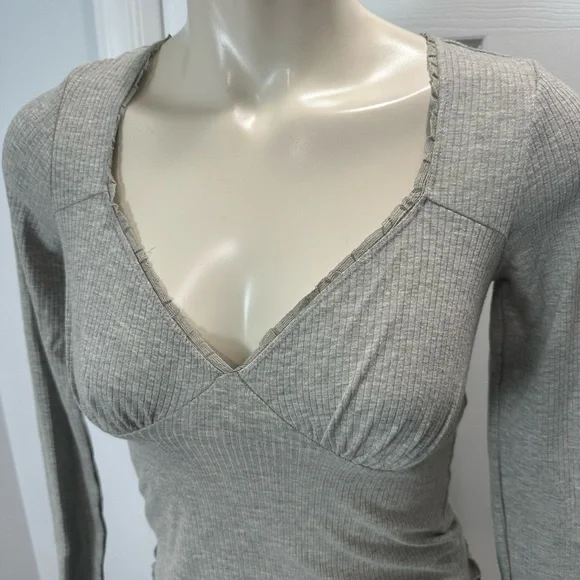 FOREVER 21 cropped long sleeve TOP lightweight long sleeve grey ribbed S - Picture 4 of 8